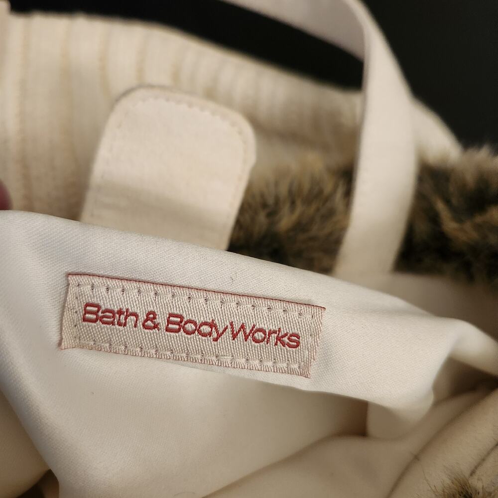 NEW VTG 2007 Bath & Body Works Y2K Faux Fur Cable Knit Purse / Pom Poms & Tag - Picture 5 of 11